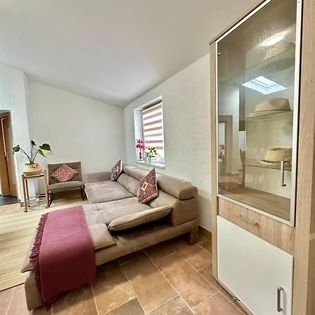 Modern With Space For 6 Apartment *