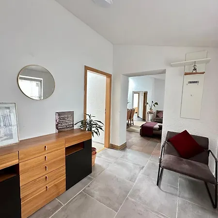Modern With Space For 6 Appartement Weißenfels